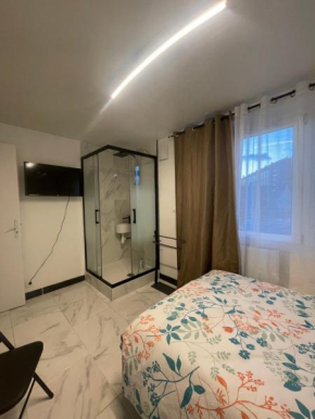 Calaisis room bed one